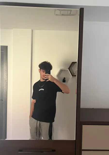 Bogdan из Бузэу, мне 19, познакомлюсь без обязательств