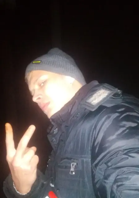 Рома из Макеевки, мне 21, познакомлюсь на одну ночь