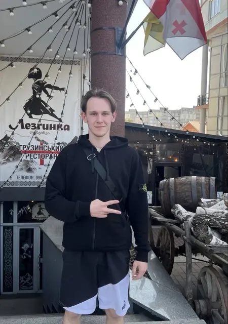 Я Valera, 19, из Ровно, ищу знакомство для совместных путешествий