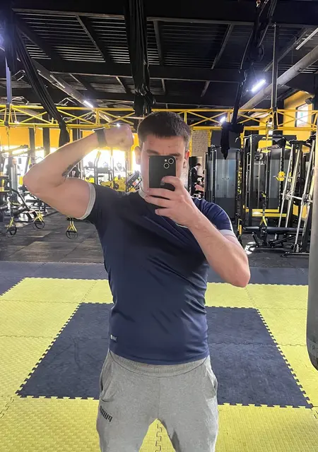 Denis з Харкова, шукаю на сайті відкриті стосунки