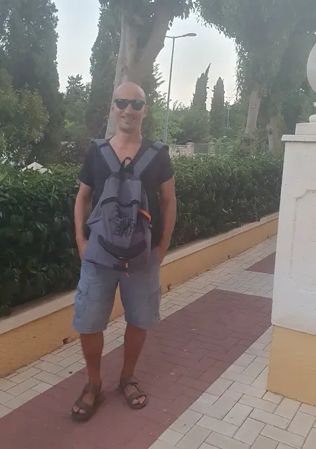 Soy Stas, 44 años, conociéndome para lío de una noche en Denia