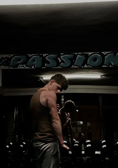 Я Dochia, 20, из Бухареста, ищу знакомства без обязательств