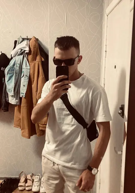 Я Денис, 21, из Минска, ищу знакомство для приятного времяпровождения