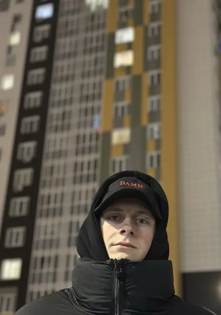 Никита из Мадрида, мне 24, познакомлюсь для открытые отношения