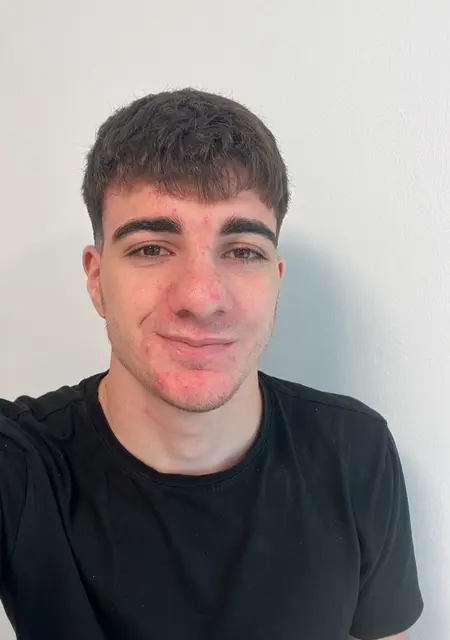 Aaron из Аццано-Дечимо, мне 19, познакомлюсь на одну ночь