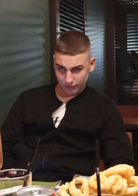 Дмитрий з Одеси, мені 19 років, познайомлюсь на одну ніч