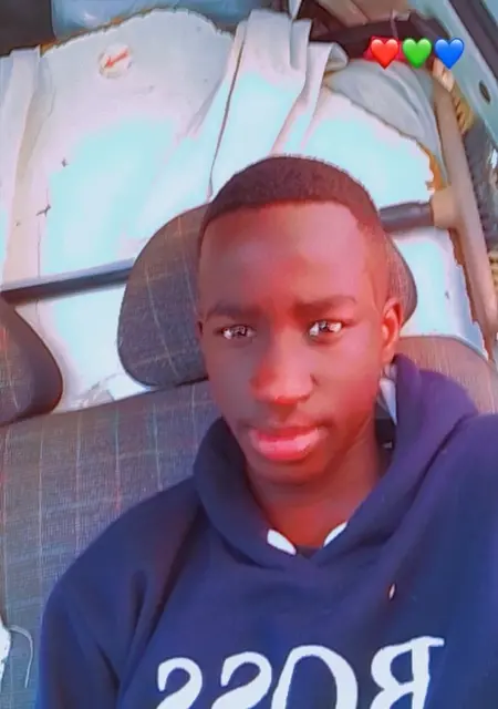 Aliou de Valencia, tengo 20 años, listo para conocer para lío de una noche