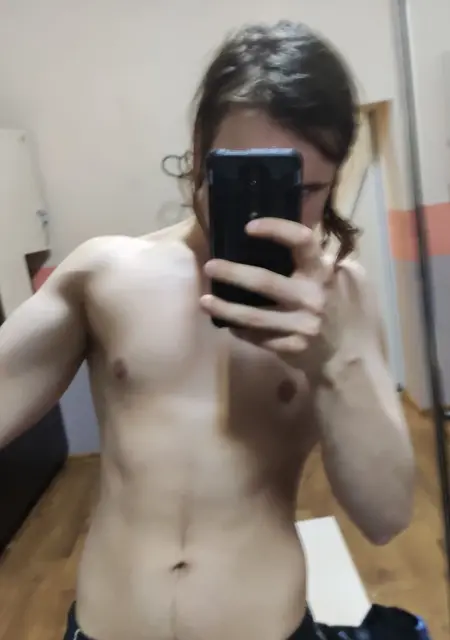 Я Вадим, 21, из Краматорска, ищу знакомства на одну ночь