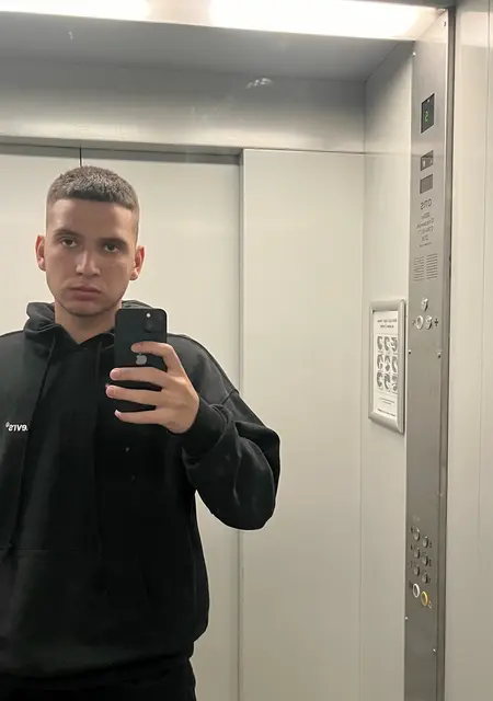 Я Саша, 19, знакомлюсь для постоянных отношений в Мукачеве