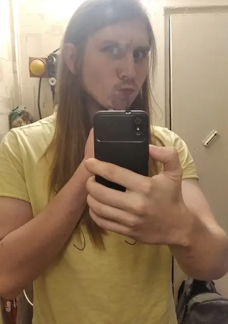 Я Артур, 23 років з Маріуполя, шукаю знайомство для спільних подорожей