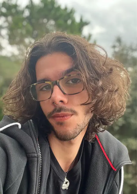 Xavi de Lloret de Mar, tengo 23 años, listo para conocer para chatear