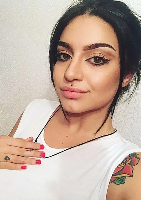 Арина из Одессы, мне 32, познакомлюсь на одну ночь