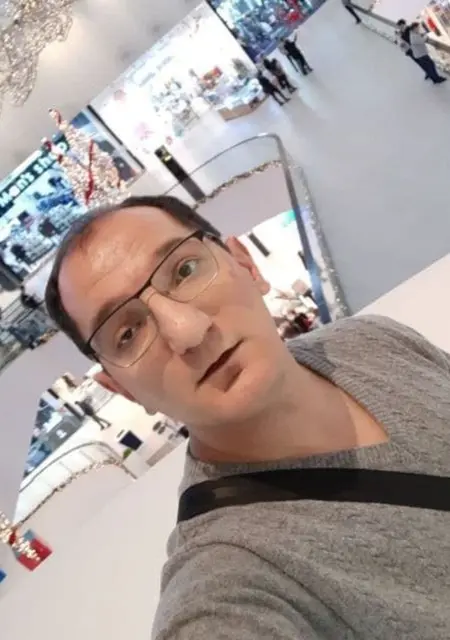 Я Almaz, 42, знакомлюсь для открытые отношения в Ташкенте