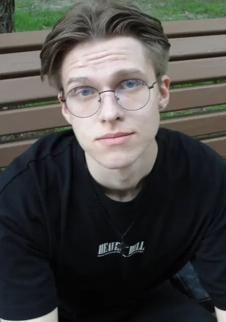 Егор з Харкова, мені 19 років, познайомлюсь на одну ніч