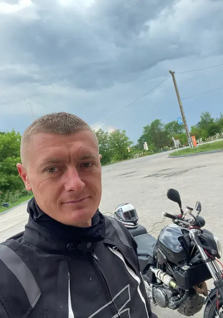 Я Андрей, 38, знакомлюсь на одну ночь в Кременчуге