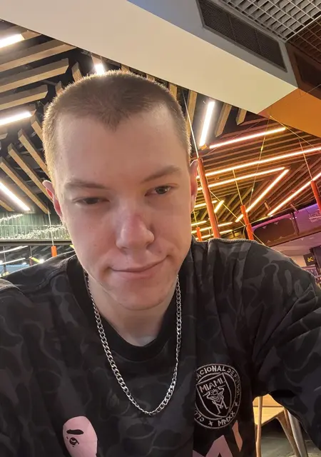 Даня из Мадрида, мне 20, познакомлюсь на одну ночь