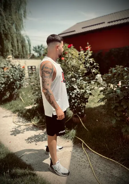 Я Adrian, 29, из Бухареста, ищу знакомство для вирта