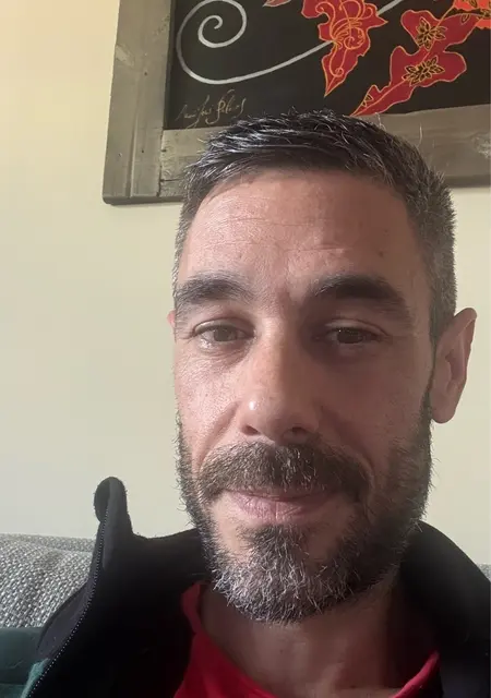 Soy Manuel, 40 años de Madrid, busco conocer gente para relación sin ataduras