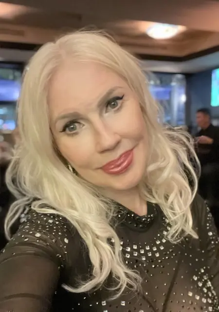 Я Laura, 46, знакомлюсь для совместных путешествий в Алматы