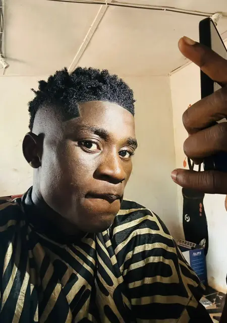 Я Lãwo Micheal, 22, знакомлюсь для открытые отношения в Франкфурте-на-майне