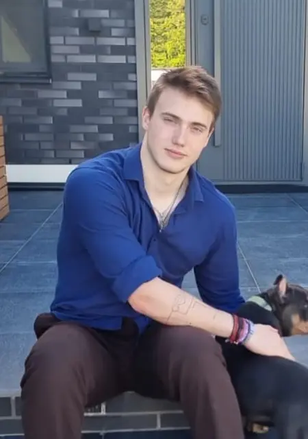 Я Никита, 20, из Вены, ищу знакомства без обязательств