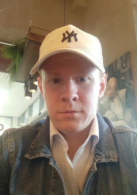 Soy Vlad, 28 años de Zaragoza, busco conocer gente para lío de una noche