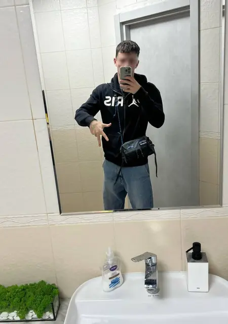 Я Олег, 21 років, знайомлюсь без зобов'язань у Лозове