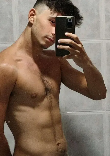 Soy Hugo, 21 años, conociéndome para conversación virtual en Ciudad Real