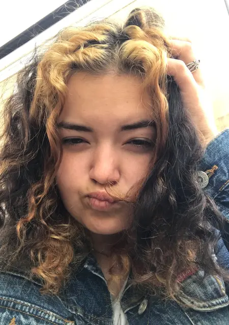 Альона з Київ, мені 21 років, познайомлюсь для вірт