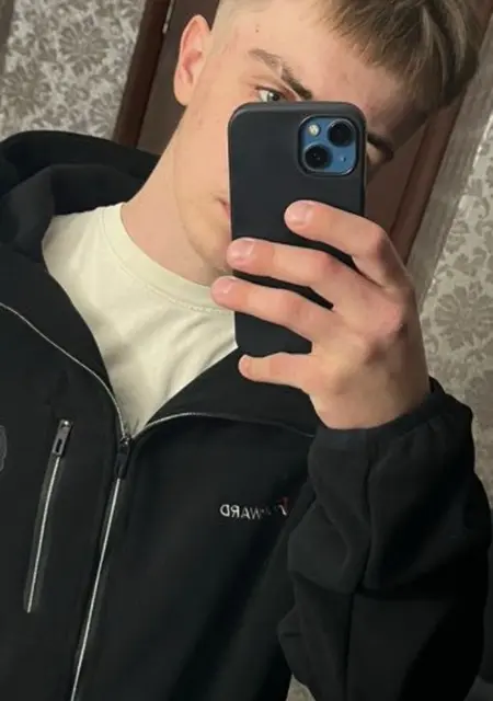 Игорь из Амстердама, мне 20, познакомлюсь для открытые отношения