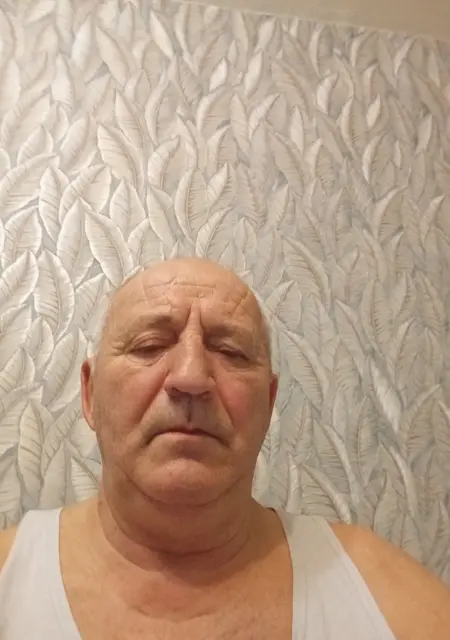 Вик из Гродно, мне 62, познакомлюсь на одну ночь
