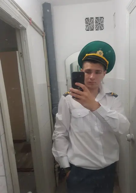 Я Артур, 20 років, знайомлюсь на одну ніч у Хмельницькому