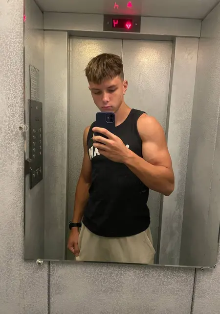 Николай из Кропивницкого, мне 19, познакомлюсь для открытые отношения