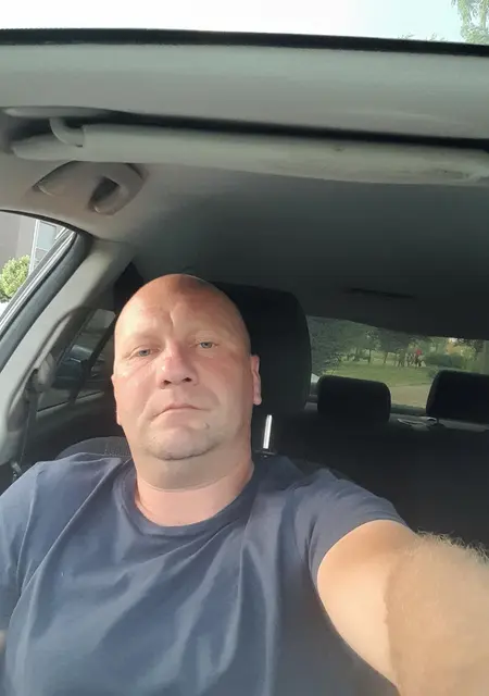 Ruslan de Madrid, tengo 44 años, listo para conocer para chatear