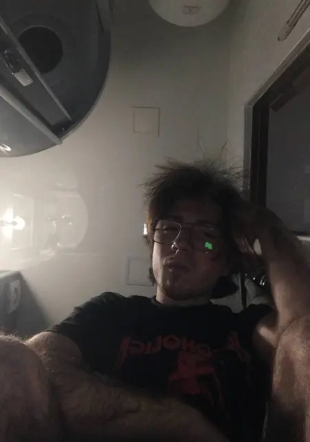 Я Дмитрий, 20, из Донецка, ищу знакомства без обязательств