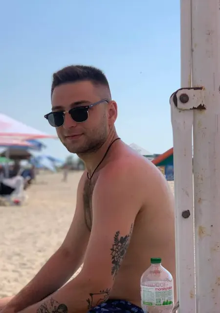 Тёма из Харькова, ищу на сайте знакомства без обязательств