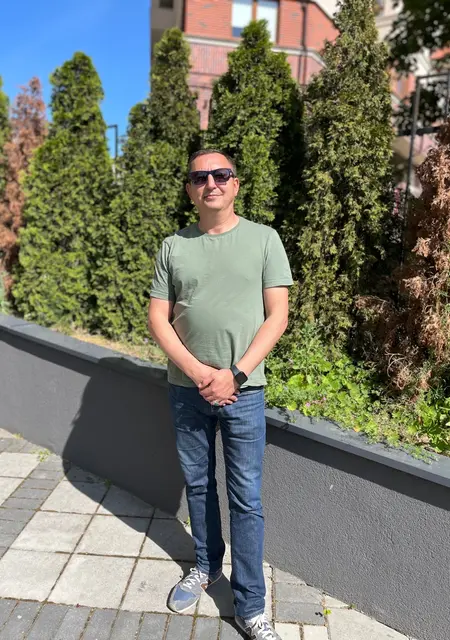 Soy Artem, 44 años, conociéndome para relación sin ataduras en Parla