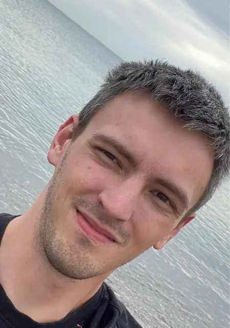 Дима из Амстердама, мне 28, познакомлюсь для приятного времяпровождения