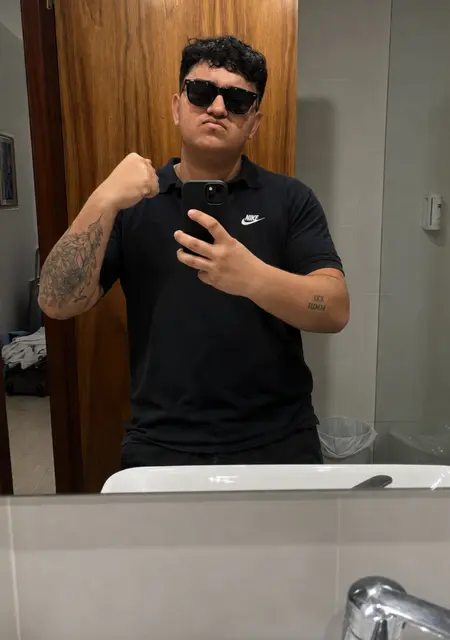 Soy Hugo, 22 años de Madrid, busco conocer gente para lío de una noche