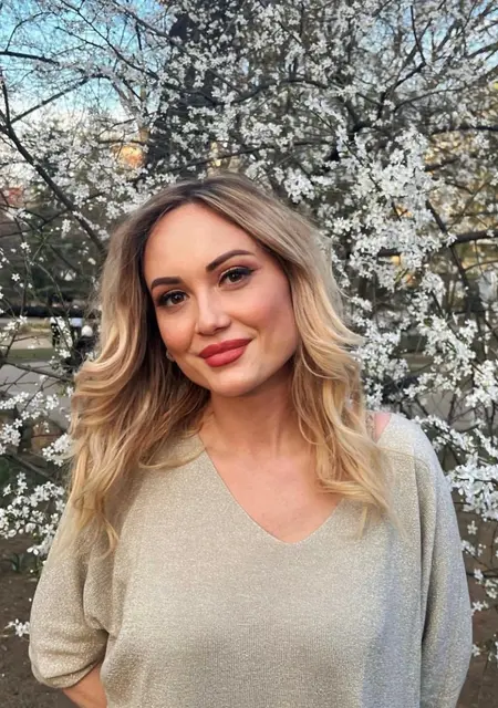Я Adeline, 38, из Парижа, ищу знакомство для совместных путешествий