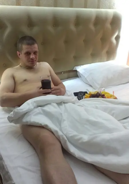 Я Саша, 42, знакомлюсь на одну ночь в Новограде-Волынском