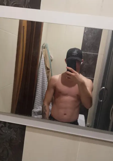 Я Игорь, 19 років з Золотоноши, шукаю знайомства на одну ніч