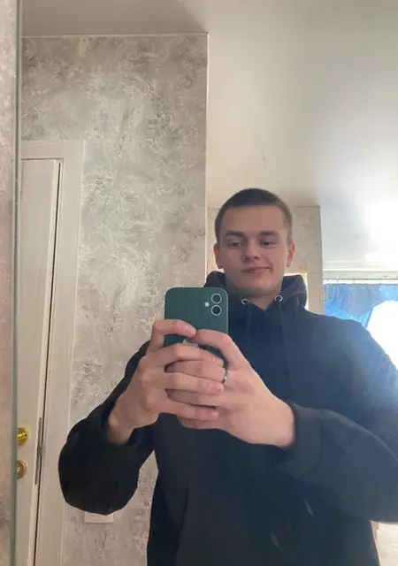 Макс з Вінниці, мені 23 років, познайомлюсь на одну ніч