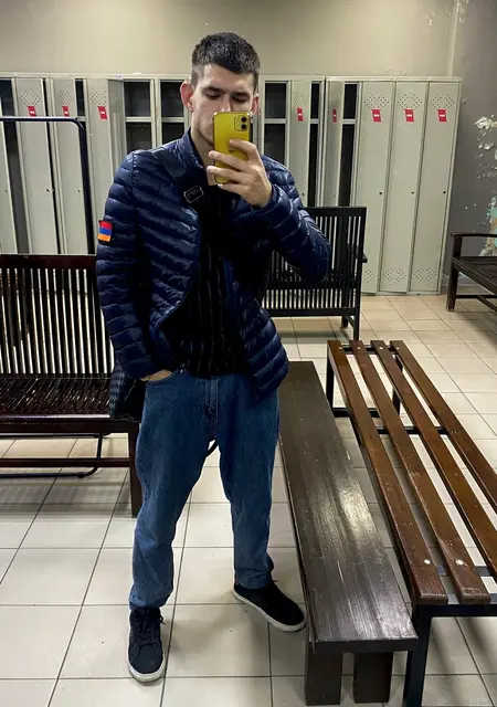 Я Павел, 21, из Франкфурта-на-майне, ищу знакомства без обязательств