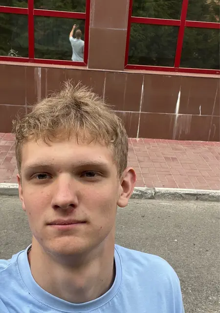 Я Роман, 21 років, знайомлюсь без зобов'язань у Черкасах