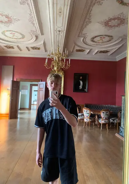 Я Дима, 20, знакомлюсь на одну ночь в Нордхаузен