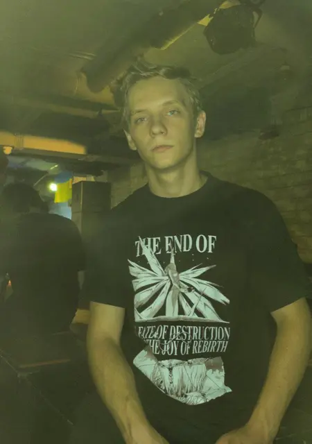 Коля з Дружківка, мені 22 років, познайомлюсь для вірт