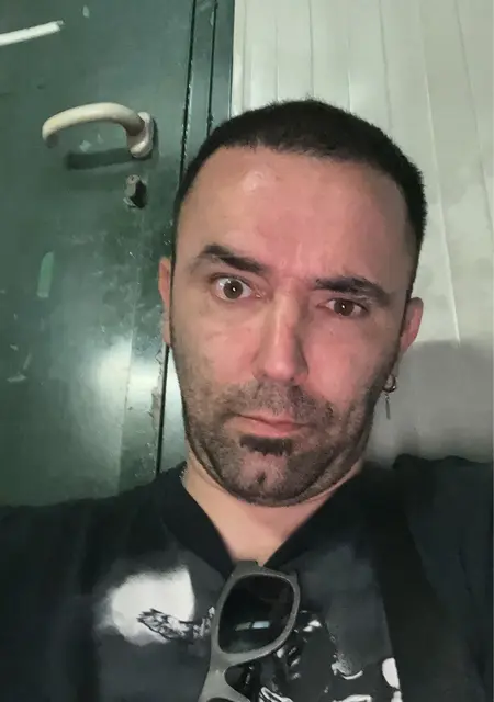 Mirko из Безансона, мне 39, познакомлюсь на одну ночь