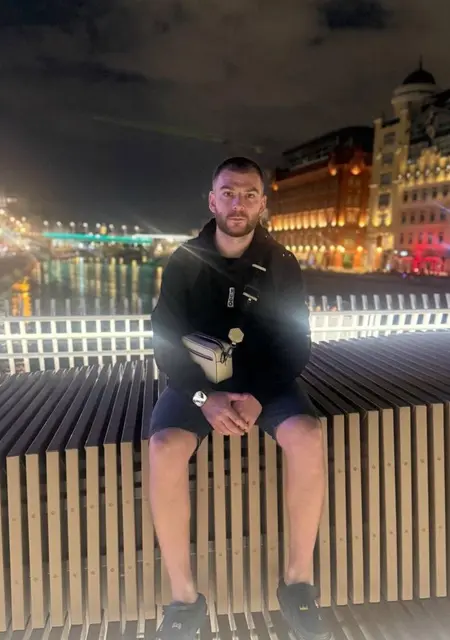 Soy Denis, 30 años de Málaga, busco conocer gente para relación sin ataduras