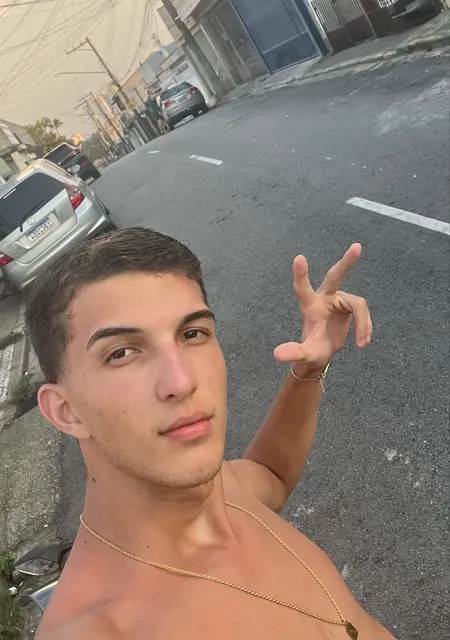 Я Carlos Henrique, 19, из Сан-паулу, ищу знакомства на одну ночь